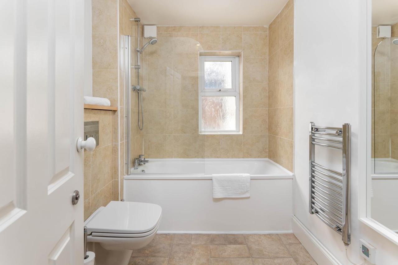 Air Host & Stay - Rockfield House - Sleeps 8 리버풀 외부 사진