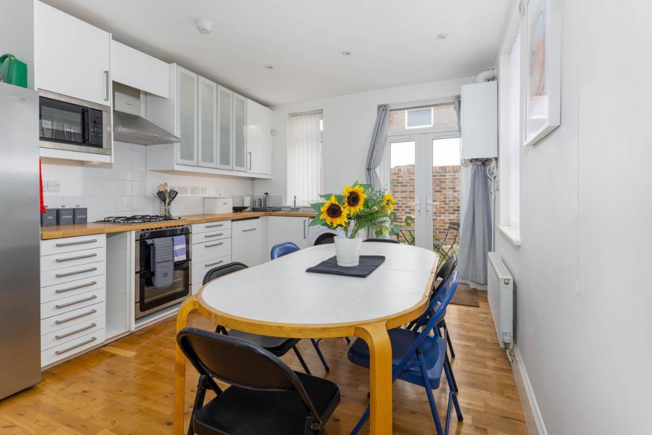 Air Host & Stay - Rockfield House - Sleeps 8 리버풀 외부 사진